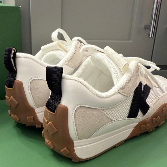 K as in Kate Runner true white mesh shoes in size 8.5 - Picture 11 of 14